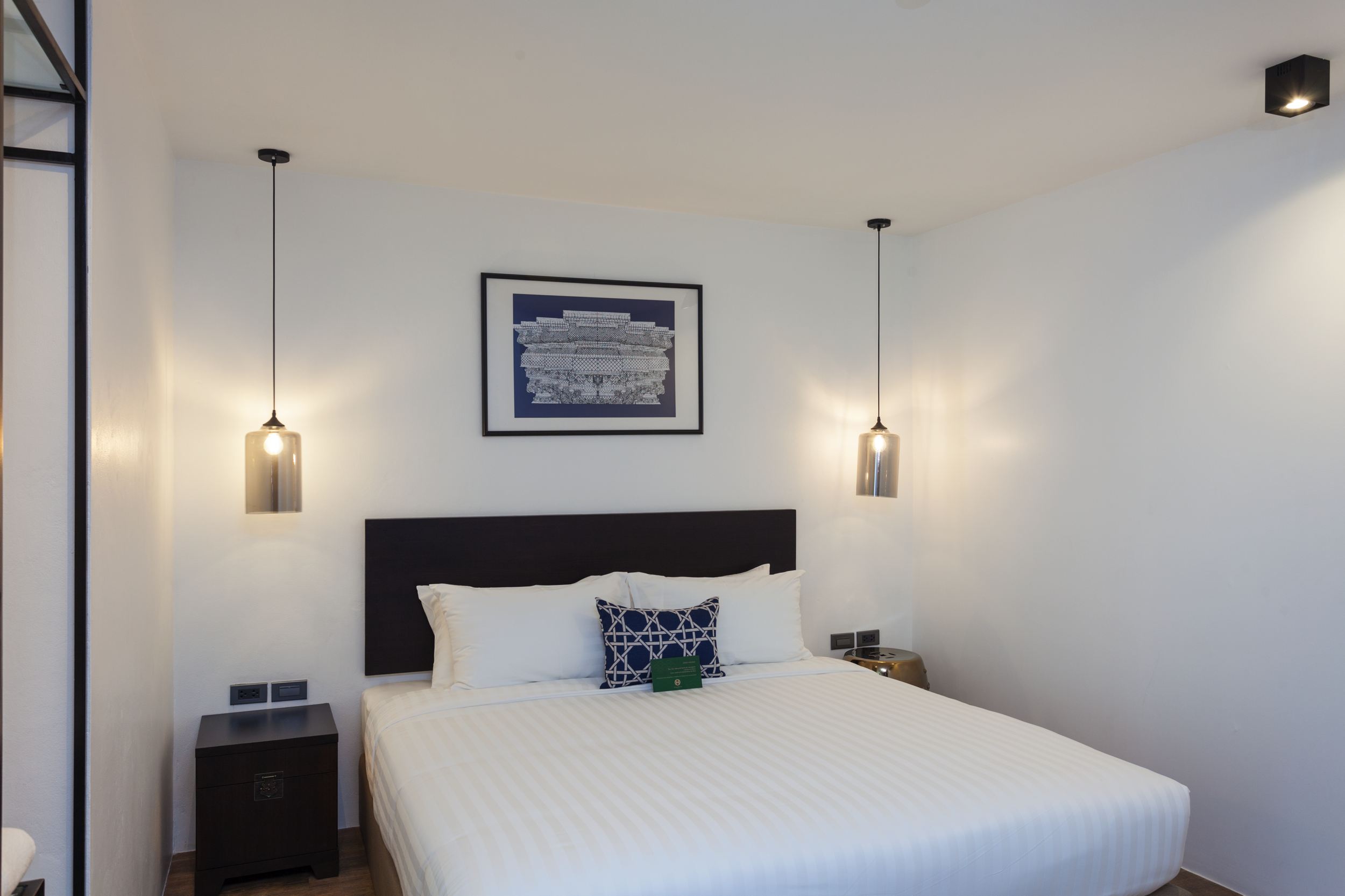 DELUXE, SUITE, KING BED