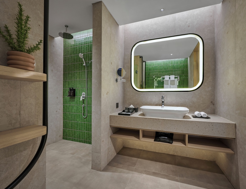 Artotel Living World Kota Wisata 53/55