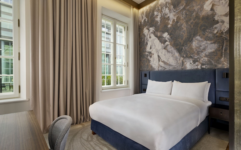 Hotel Verte, Warsaw, Autograph Collection 13/50