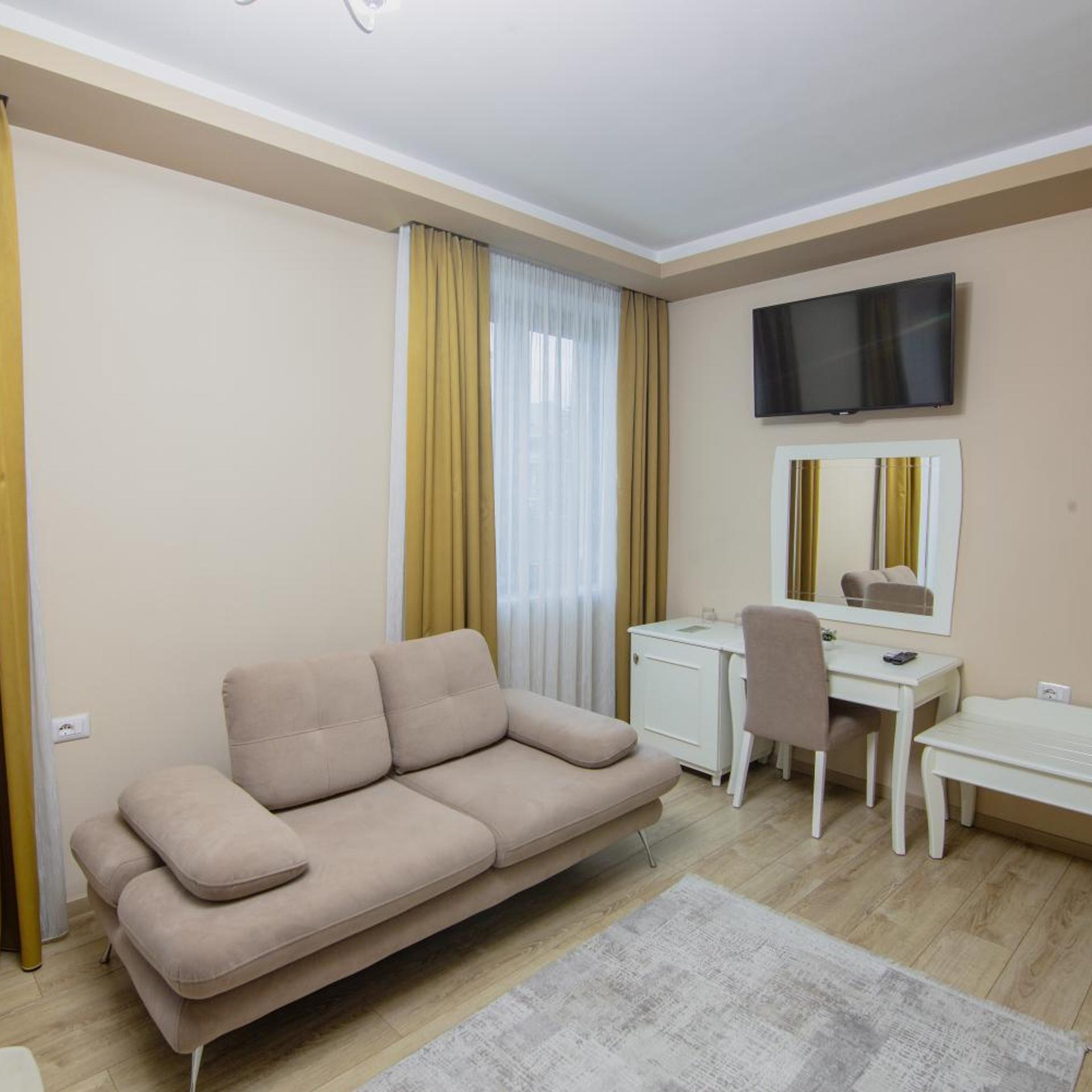 Christi's Hotel Borova 43/60