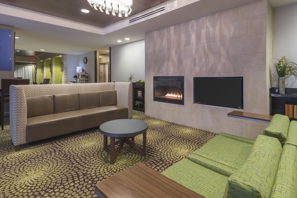 Holiday Inn Express Hotel and Suites Hays 38/53
