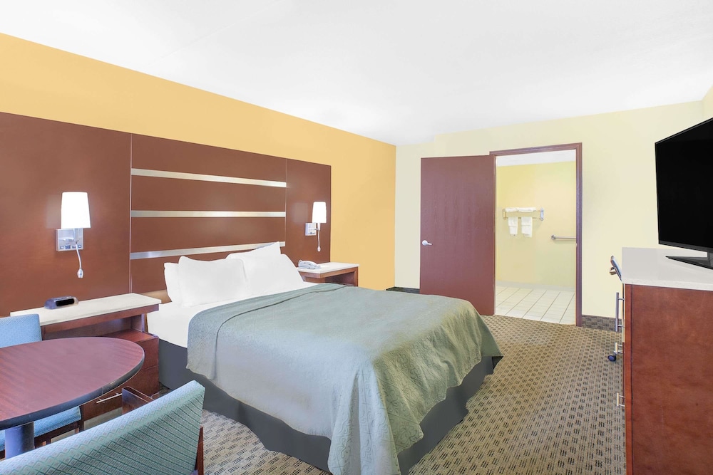 Days Inn by Wyndham Fayetteville 4/14