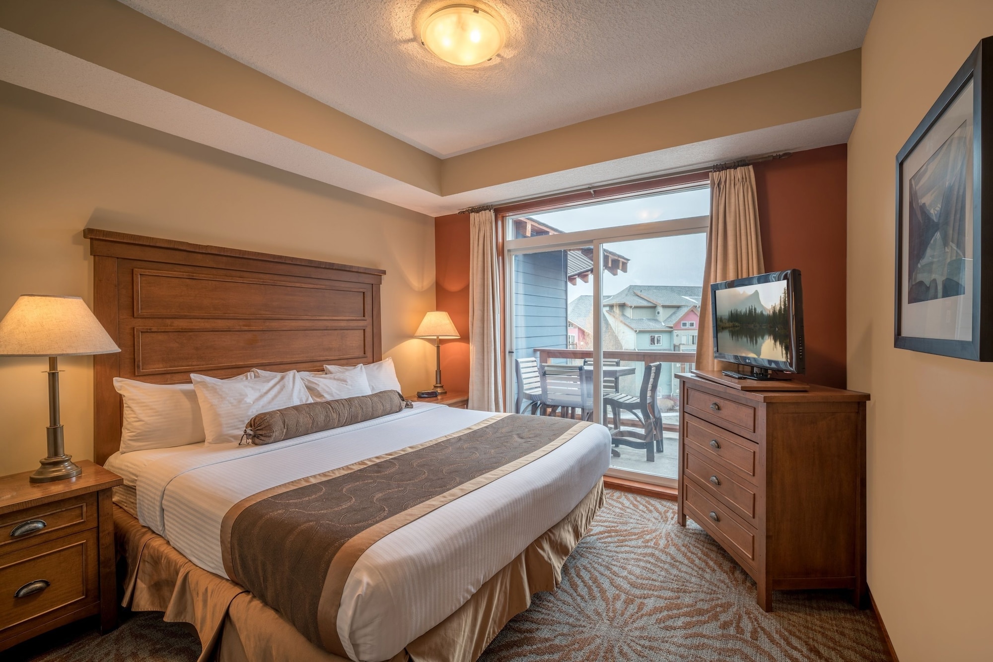 2 BEDROOMS, SUITE