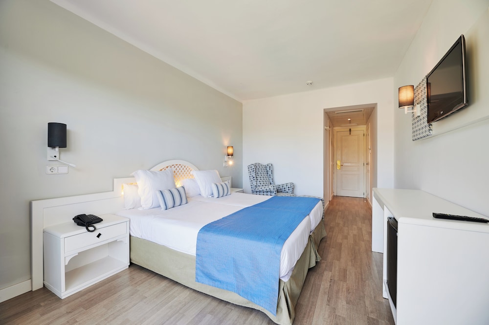 Room, Twin Beds, Pool View, Balcony, Hotel ROC Oberoy Adults Only +16 2/7