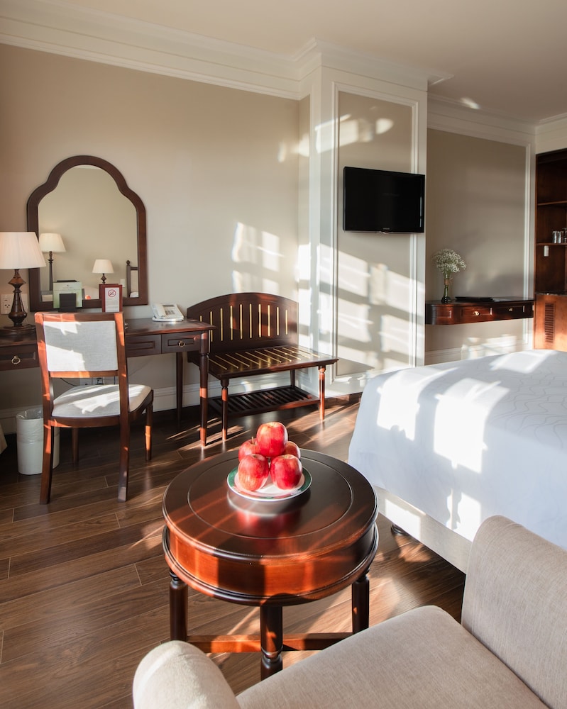 Sunrise Nha Trang Beach Hotel and Spa 62/78