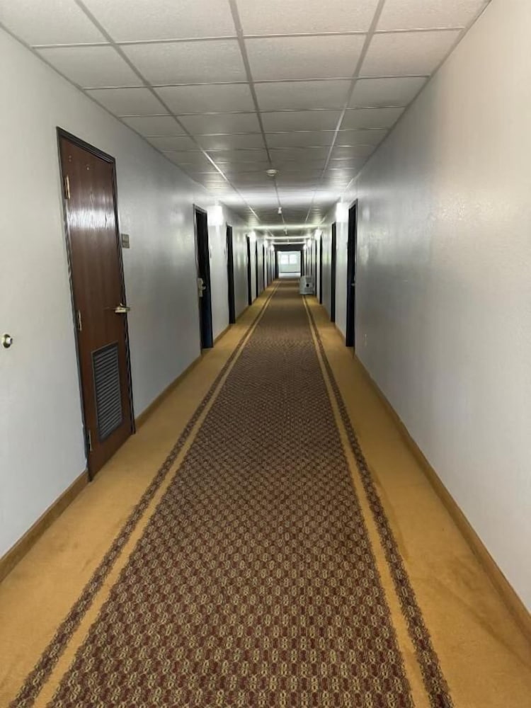 Star City Inn Suites 36/45