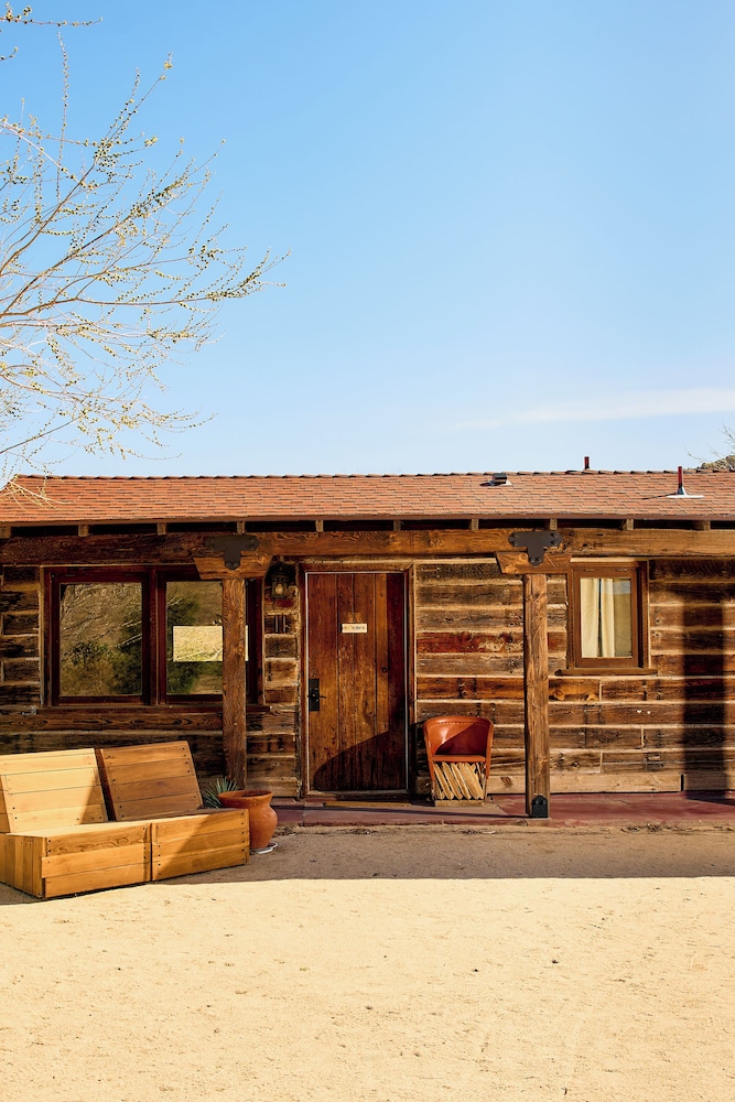 Pioneertown Motel 51/53