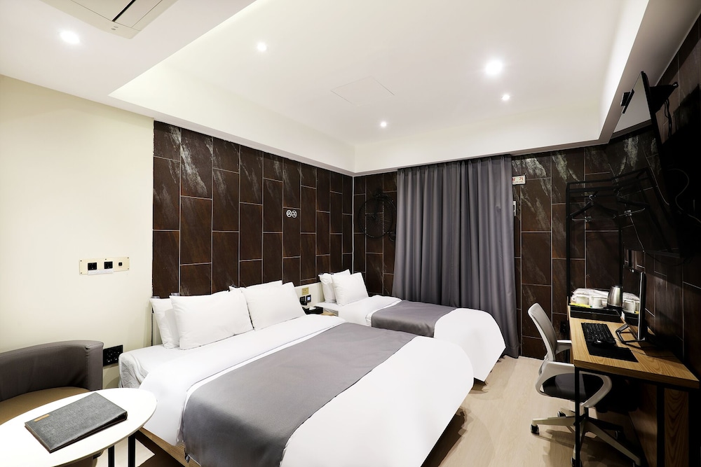 DELUXE, TWIN BEDS