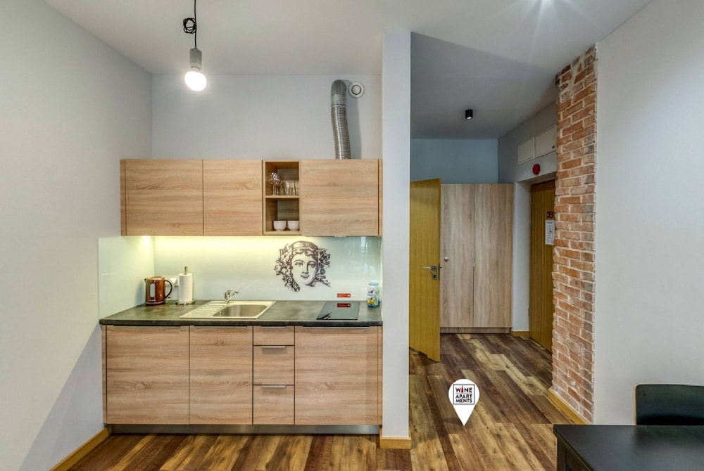 Wine Apartments 9/59