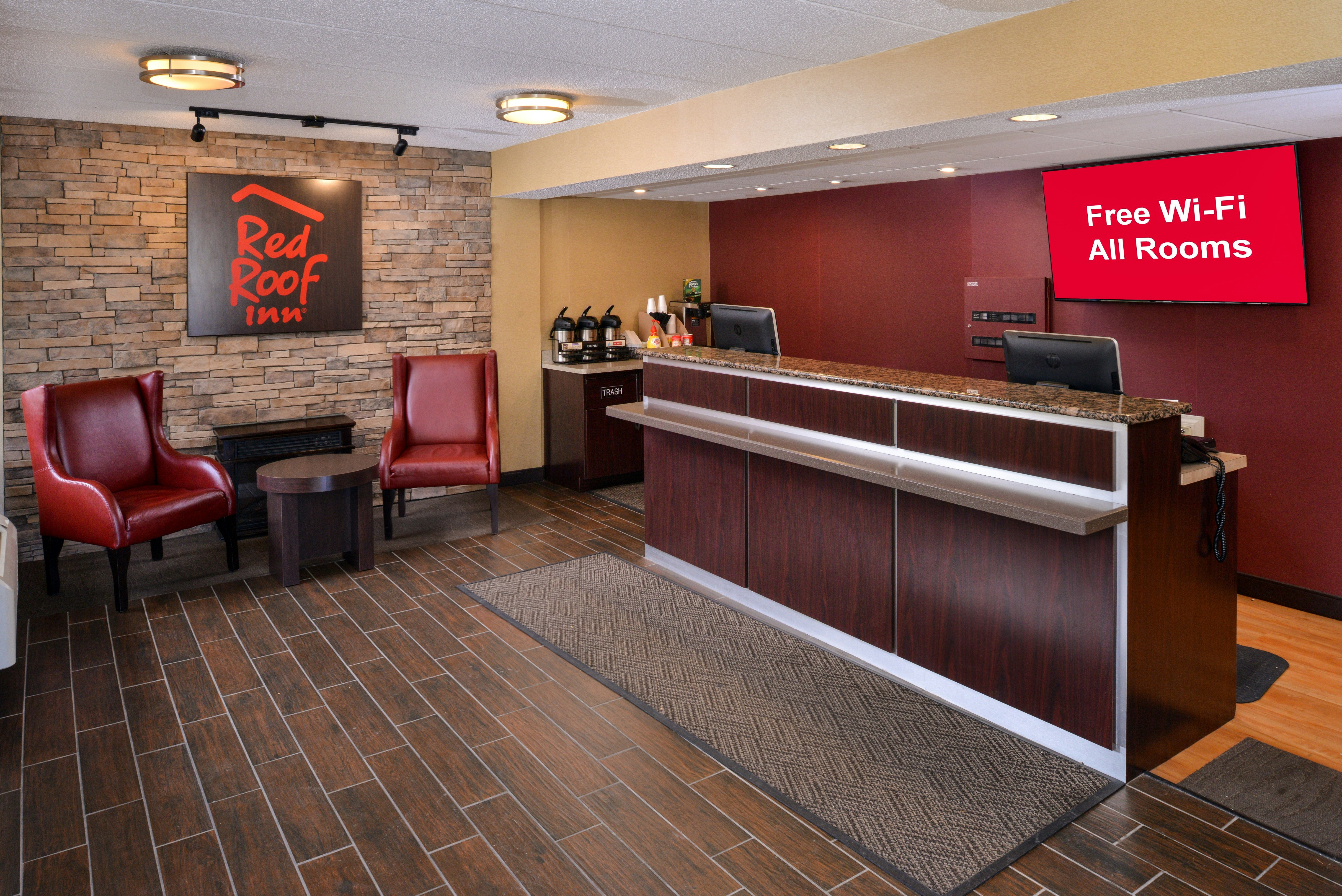 Red Roof Inn Milwaukee Airport 4/10