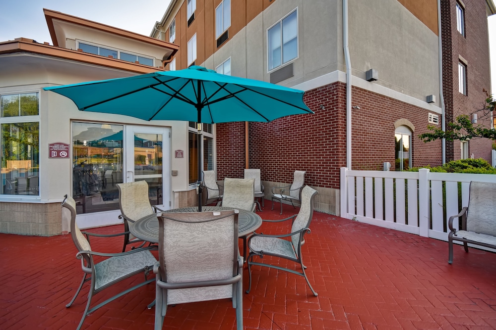Holiday Inn Express Suites Schererville 39/57