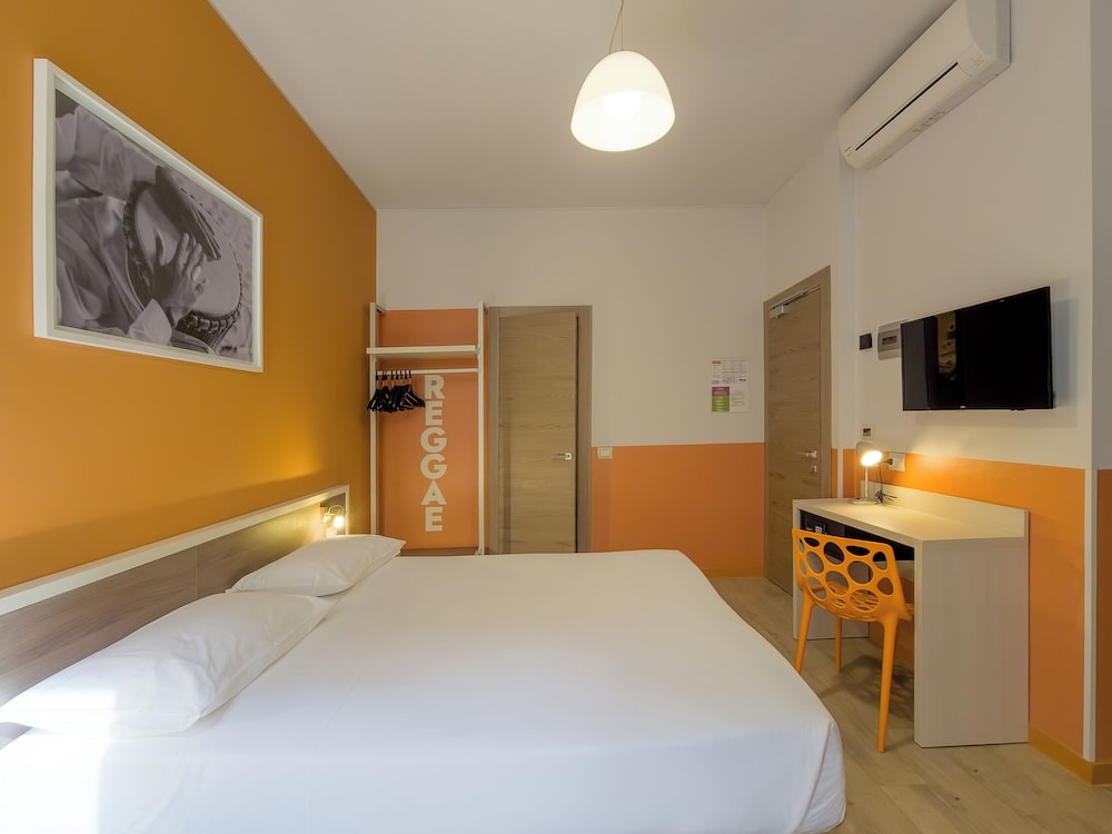 DELUXE, DOUBLE BED