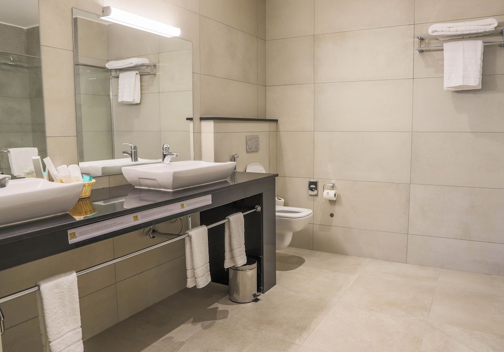 غرفة بزنس بسرير كينج، Eka Hotel Eldoret 4/4