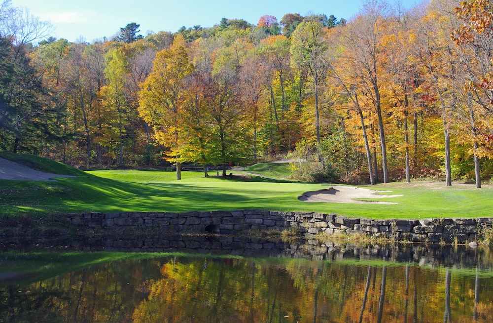 Fairmont Le Chateau Montebello 72/74