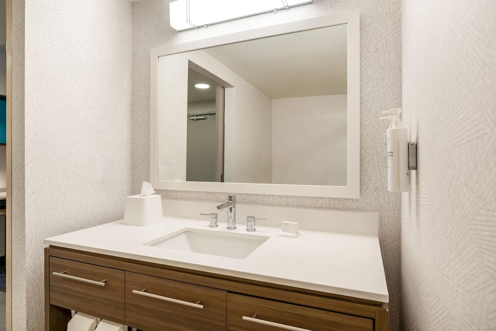 جناح بسرير كينج، Home2 Suites by Hilton Madison East, WI 8/10