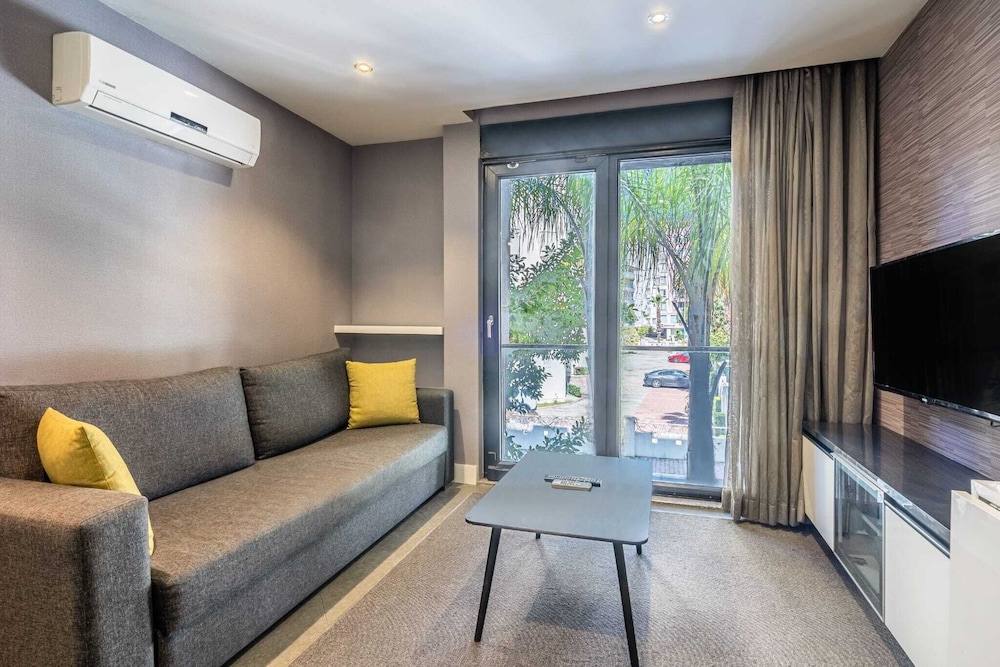 Bmk Suites And Apartments 19/50
