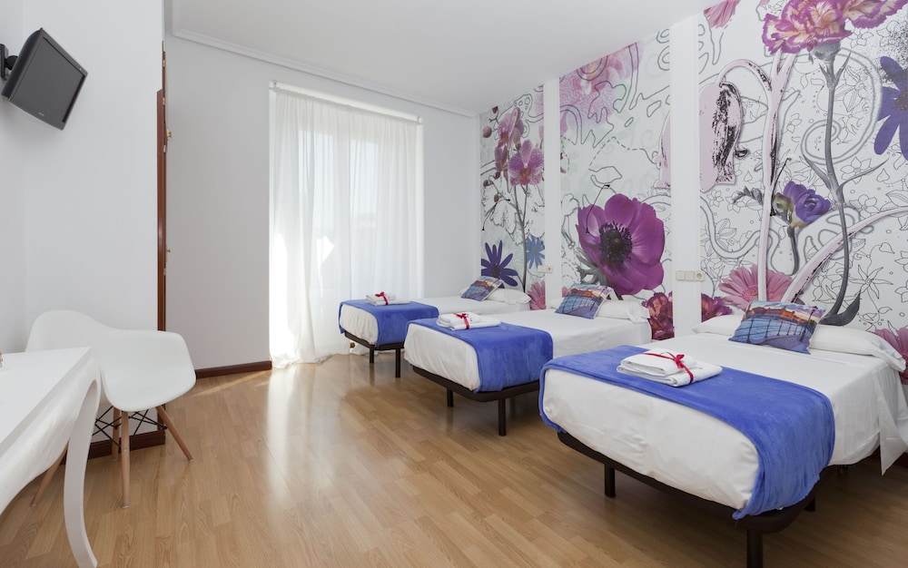ROOM, TRIPLE