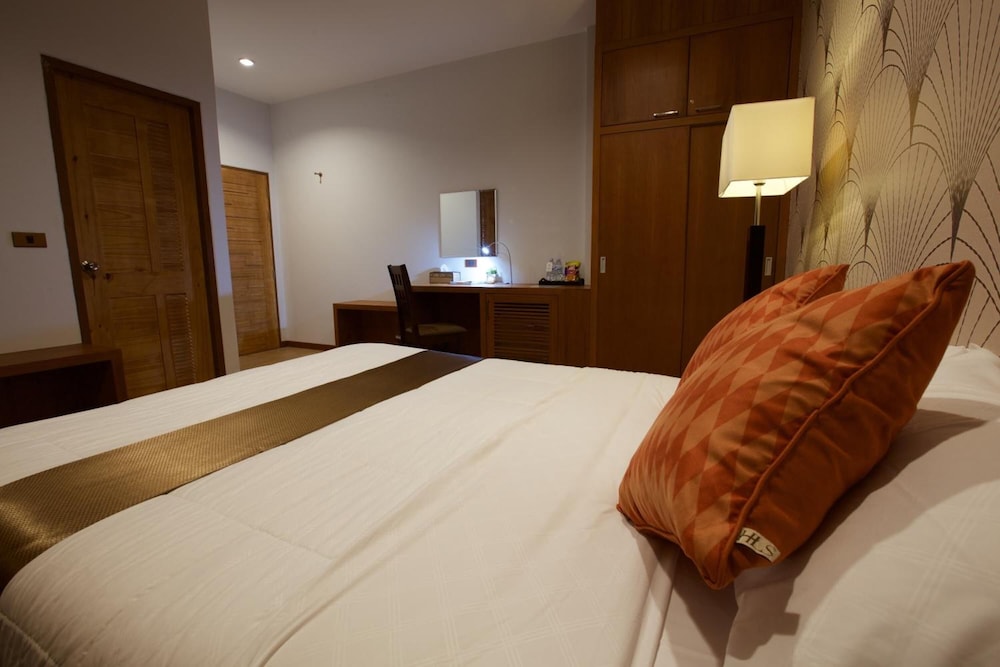 777 Food & Bed 16/41