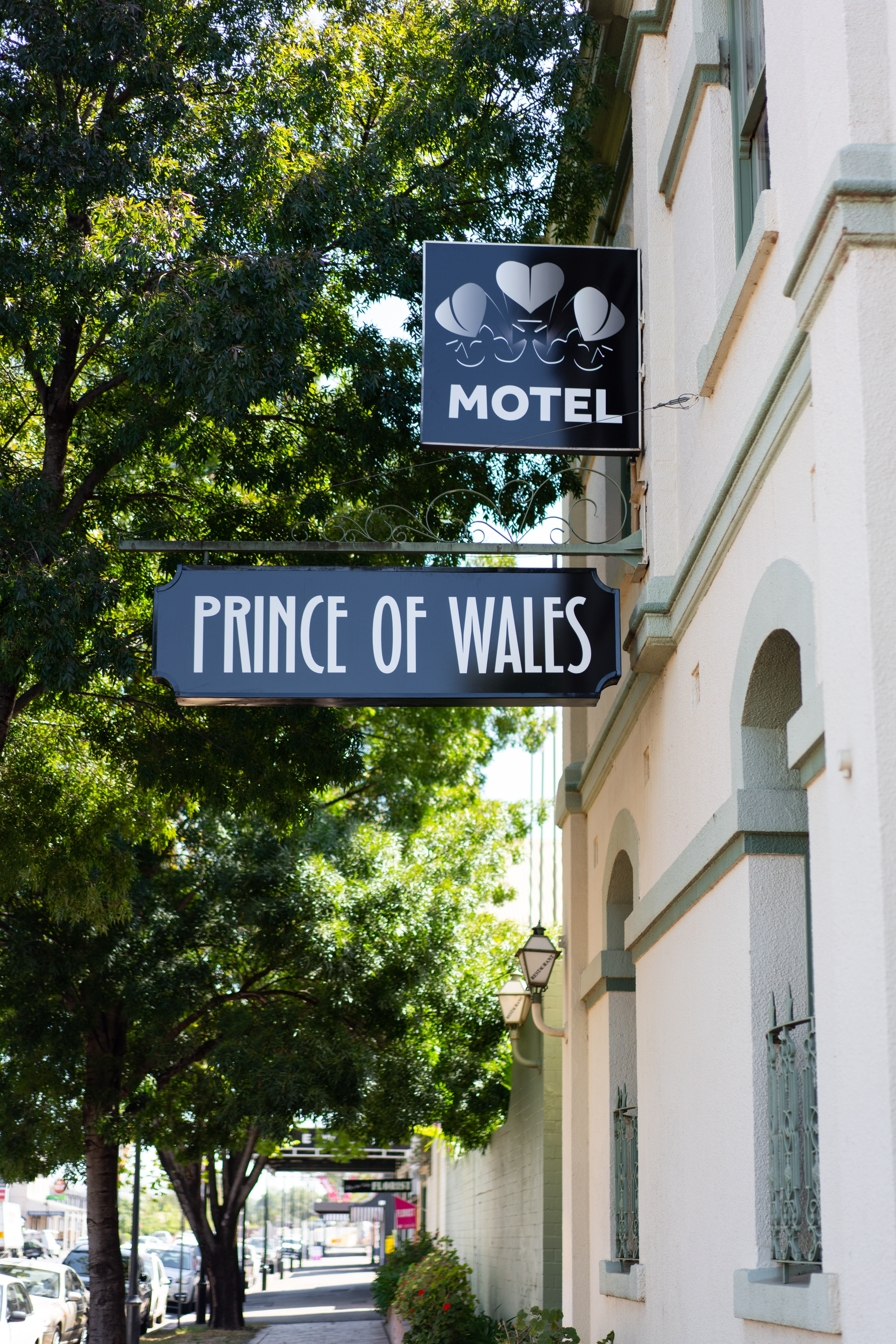 Prince of Wales Motor Inn 2/64