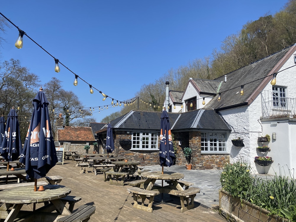 The Sawmill Inn 23/24