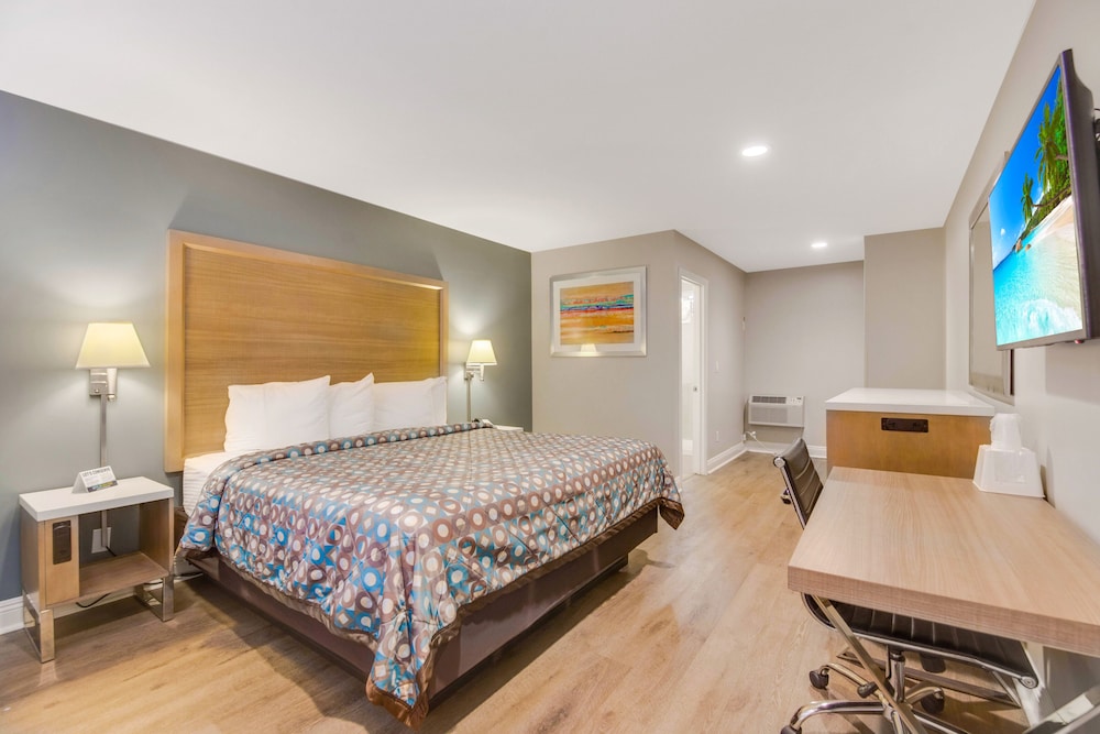 Hotel 414 Anaheim 13/66