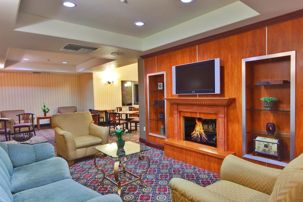 Holiday Inn Express Suites Rancho Cucamonga 28/57