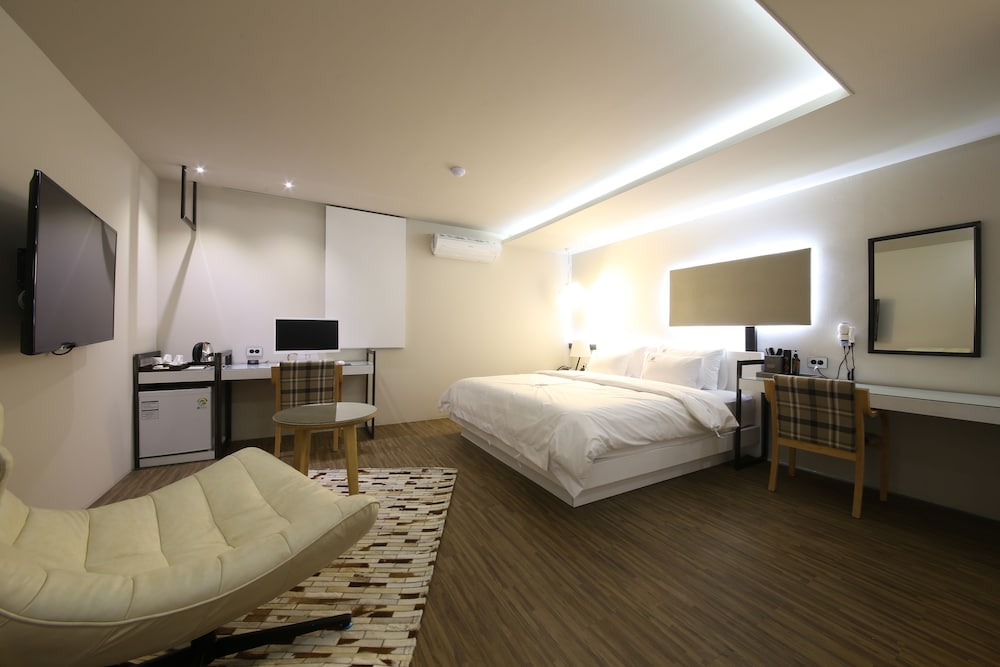 Avenue Hotel 16/41