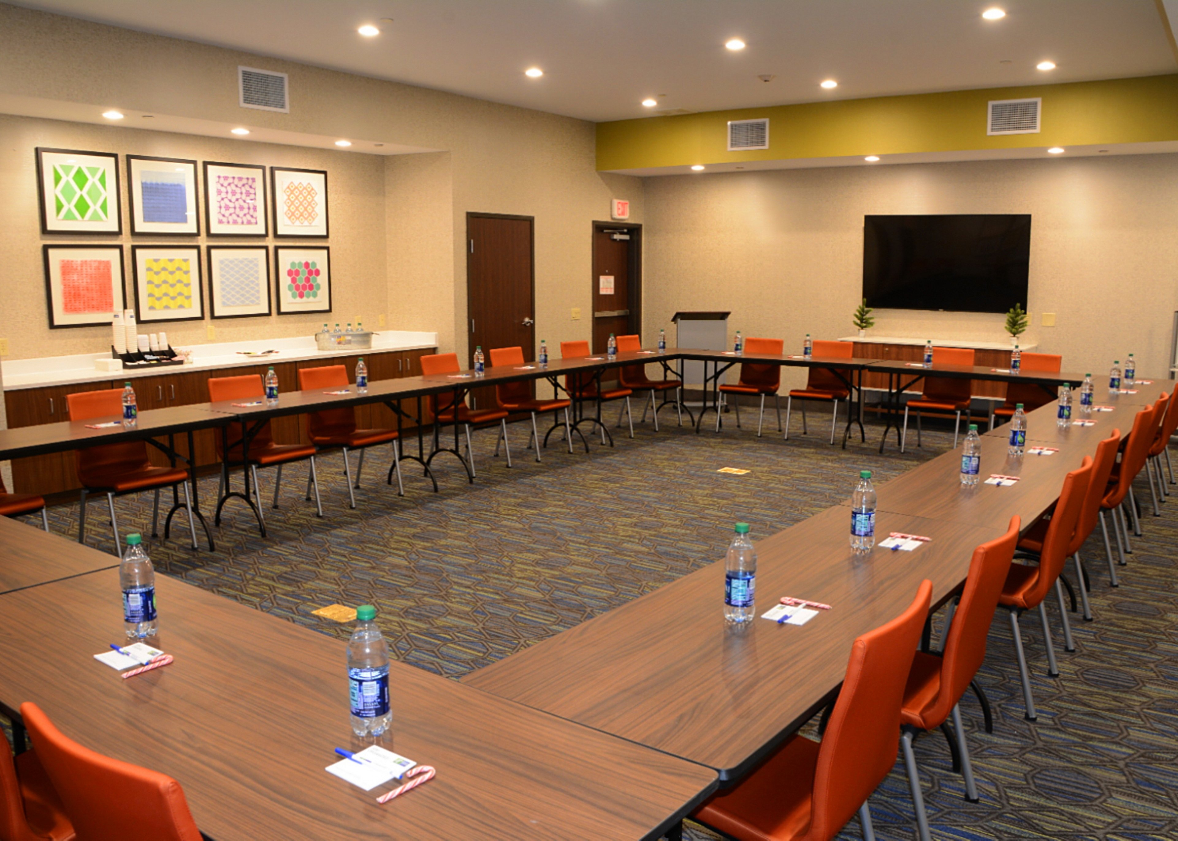 Holiday Inn Express Suites Pittsburgh Monroeville 41/49