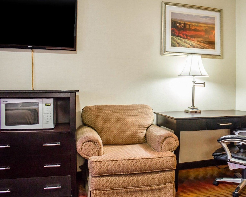 Rodeway Inn MacArthur Airport 21/36