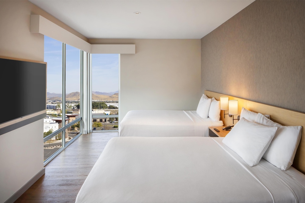 1 Bedroom, Suite, 2 Queen Beds, Sofa