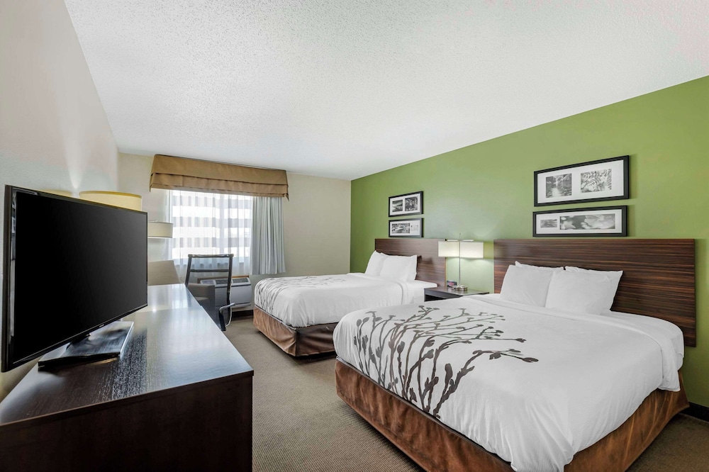 Sleep Inn & Suites Charles City 12/54