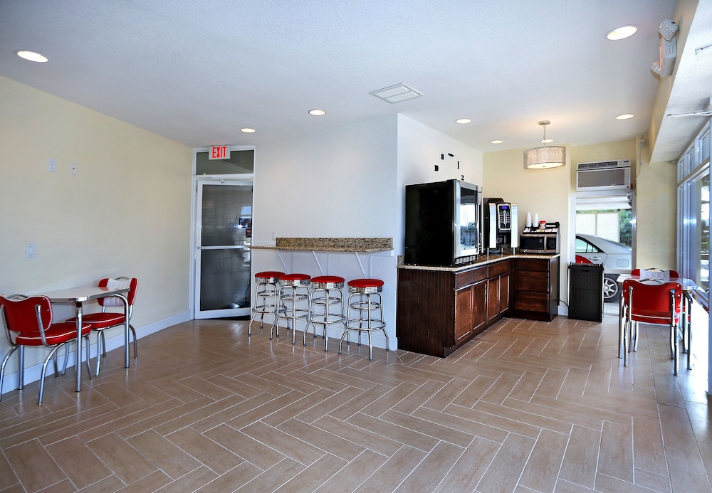 Chateau Mar Beach Resort 31/47