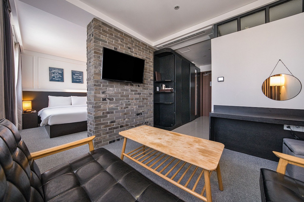 Vella Suite Hotel 37/50