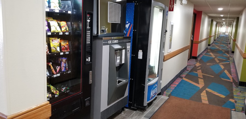 AmericInn By Wyndham West Burlington 3/45