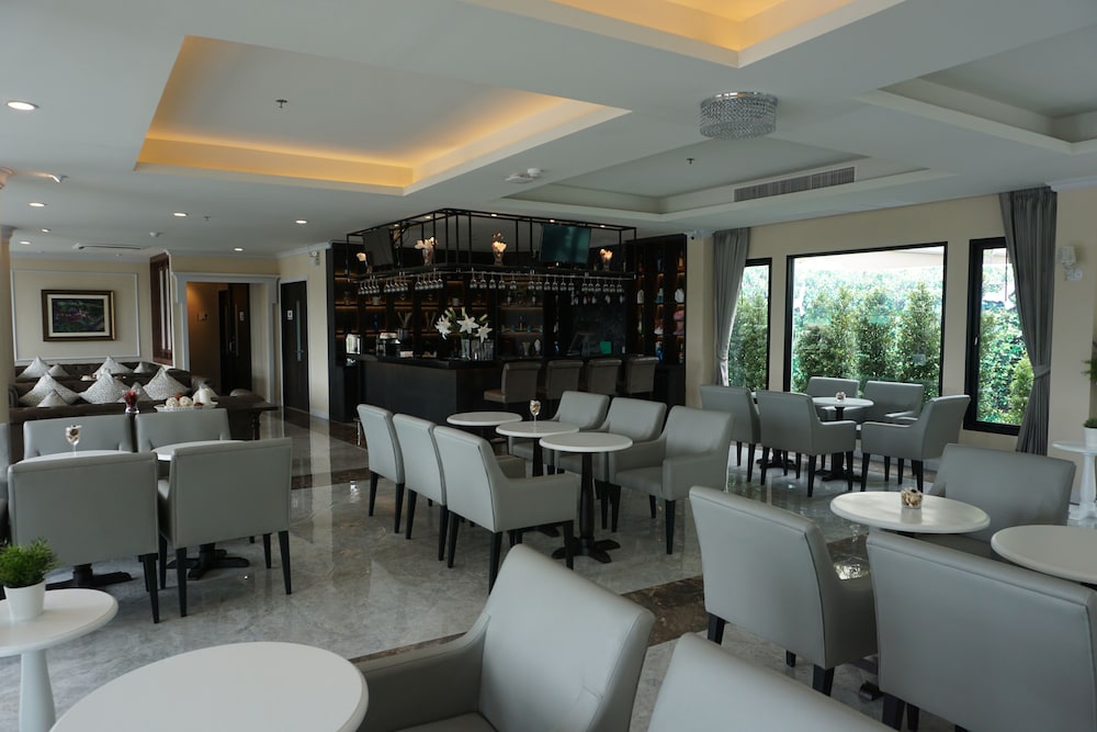 The Green View Hotel 35/50