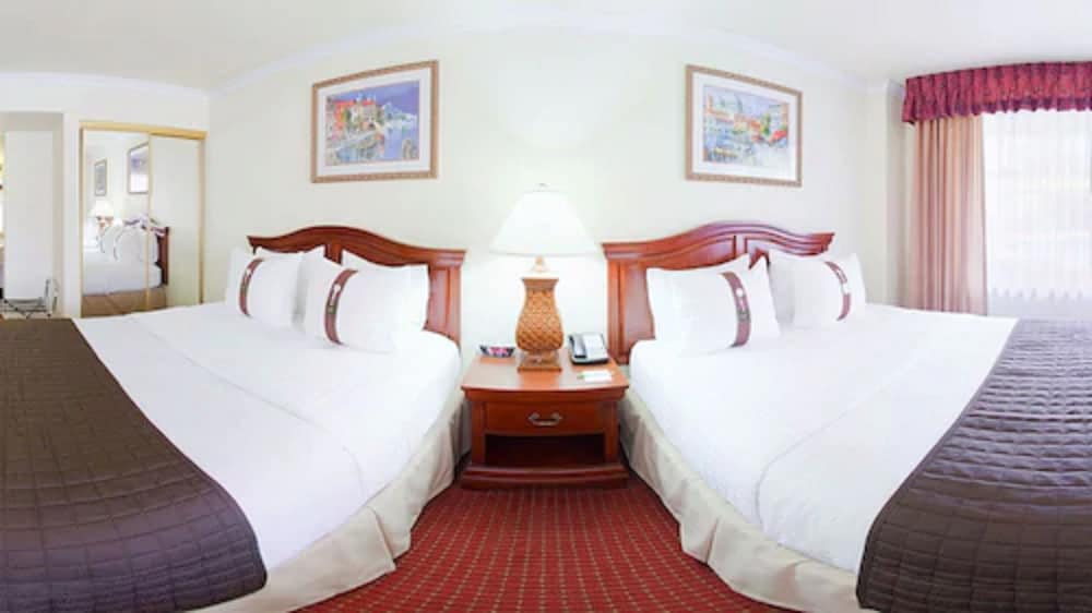 Holiday Inn Sacramento Rancho Cordova 33/77