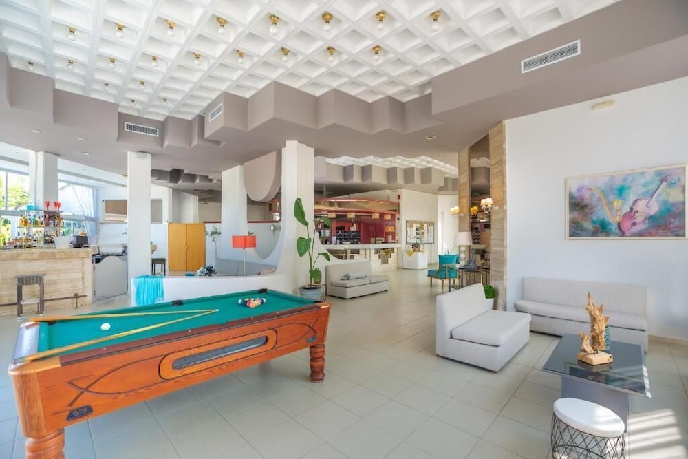Happy Days Hotel - Adults Only 10/18
