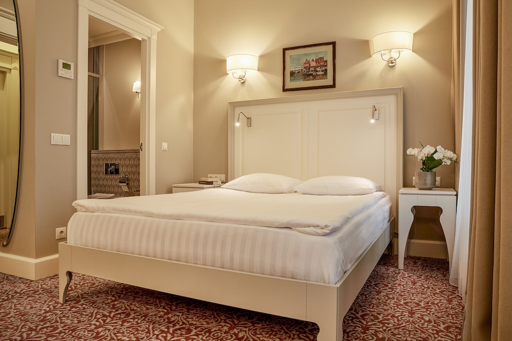 Ratonda Centrum Hotel 17/65
