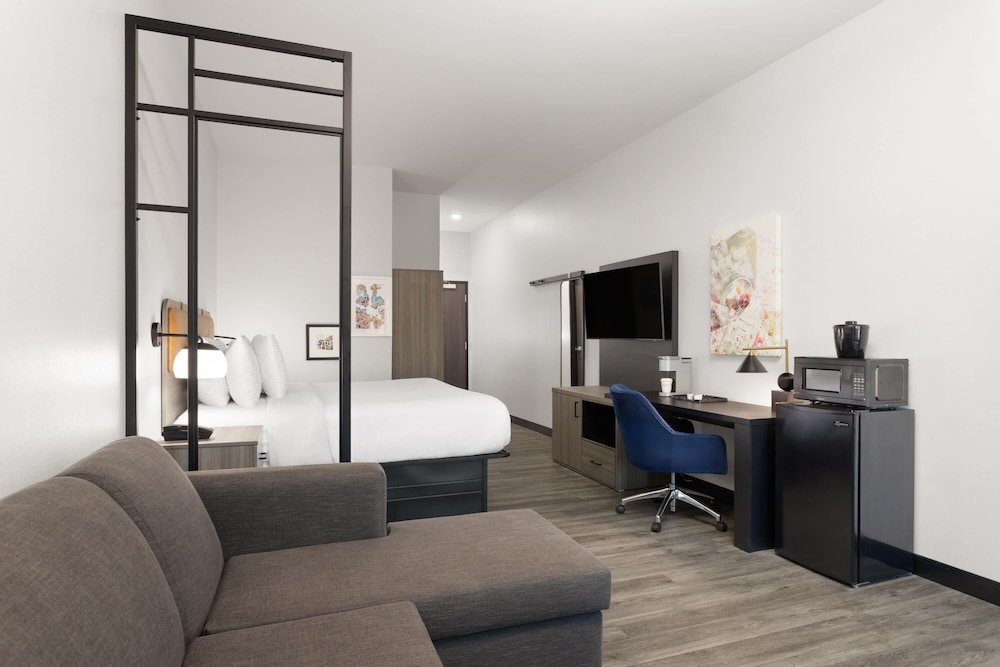 La Quinta Inn & Suites by Wyndham Olive Branch 35/46