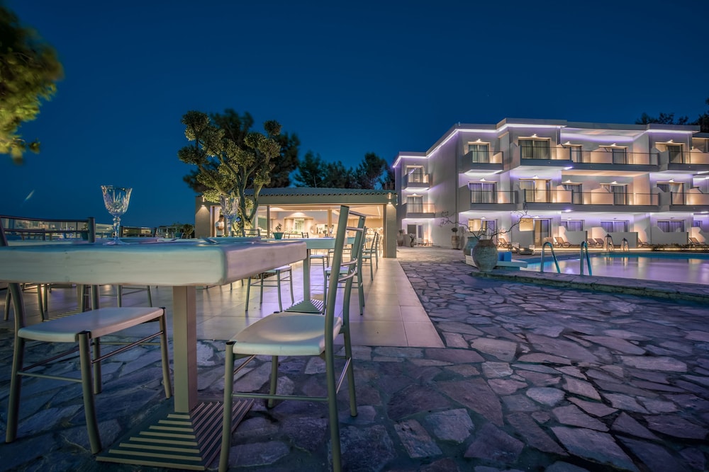 Ionian Hill Hotel 3/50