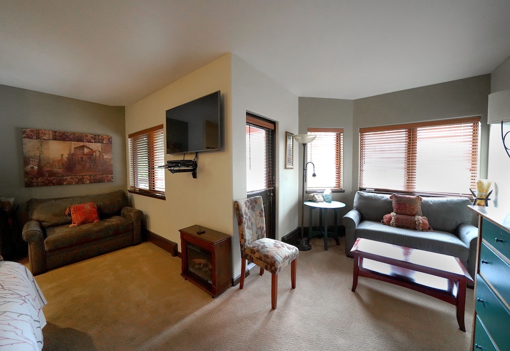 Frisco Inn on Galena Street 20/50