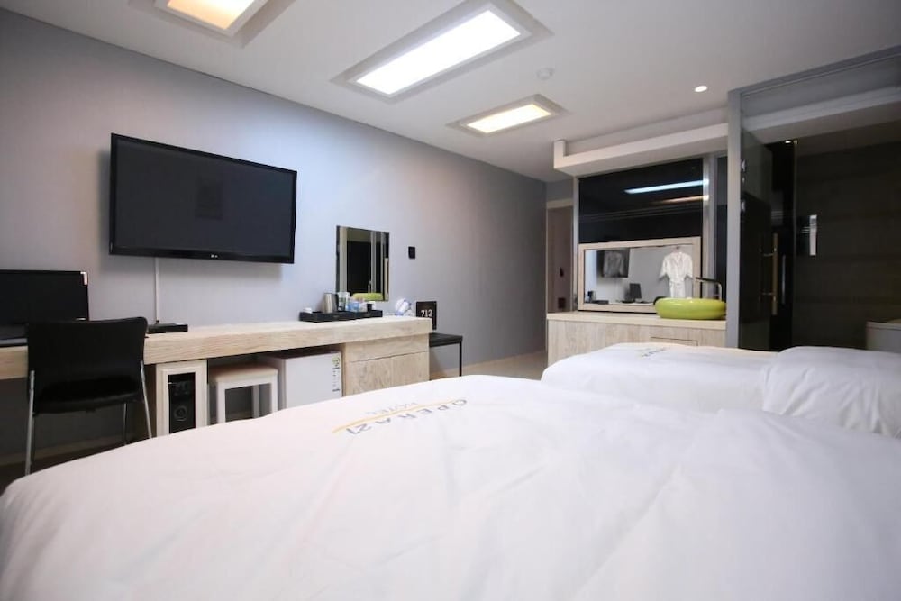 Opera 21 Hotel 7/28