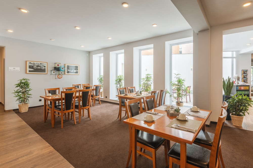 Garner Hotel Stuttgart - Zuffenhausen By IHG 51/61