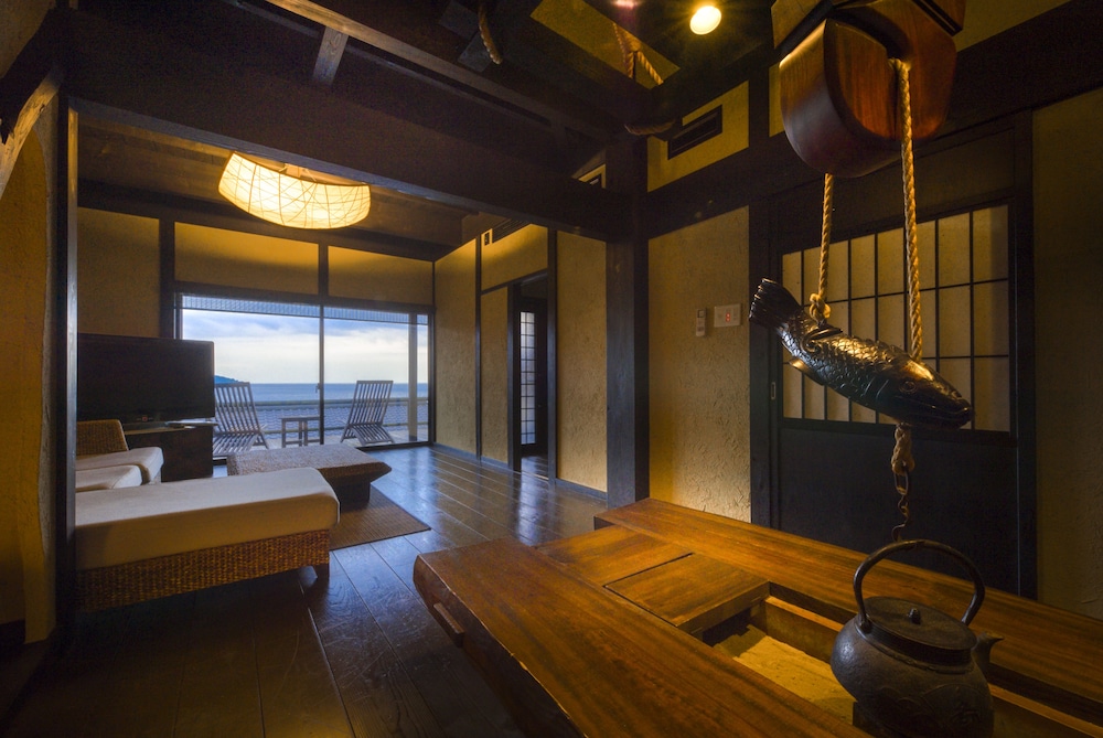 Nishi Izutoi Onsen Musoan Biwa 50/50