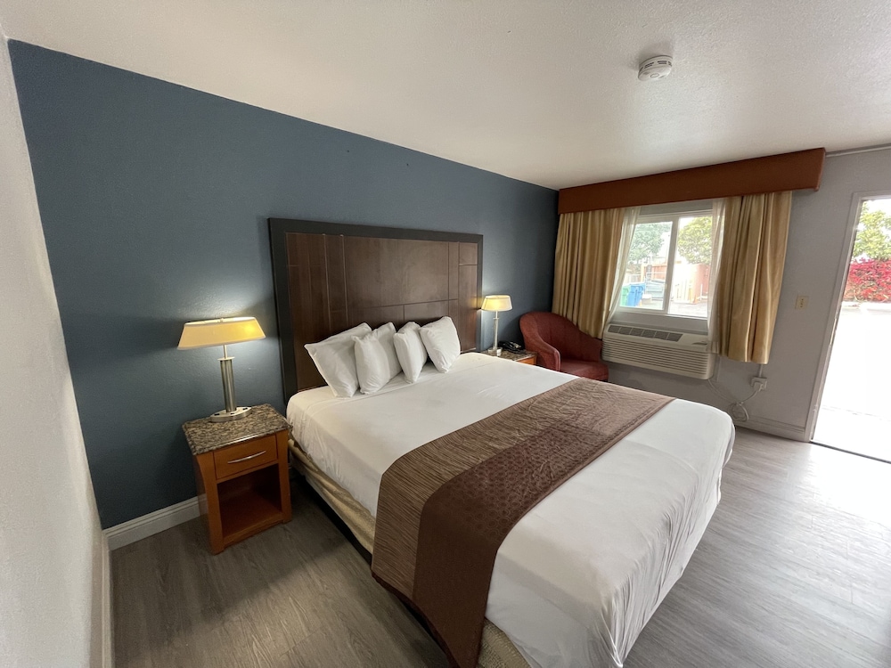 Pacific Inn 16/42