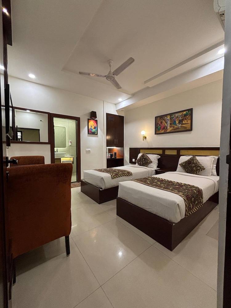 Hotel Taj Inn 28/64