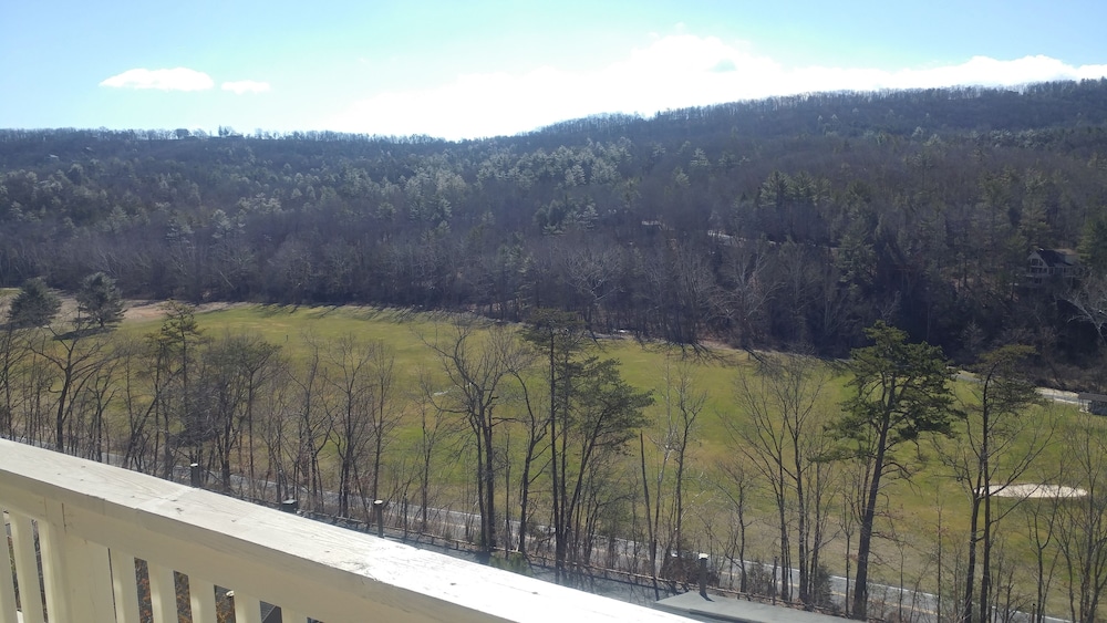 Creekside Village 15/23