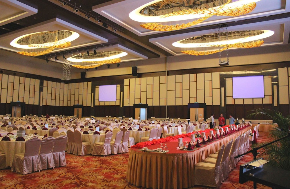 Imperial Hotel Kuching 38/41