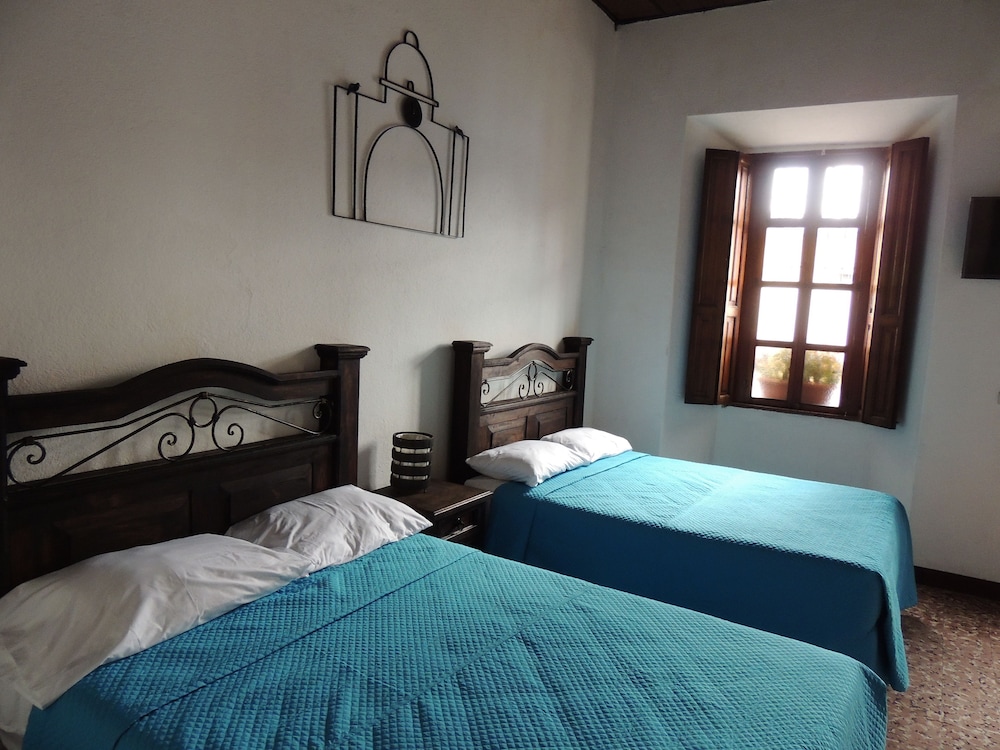 Feathers Hotel And Lounge - Hostel 13/60