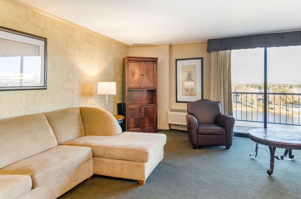 Comfort Suites Idaho Falls 26/50